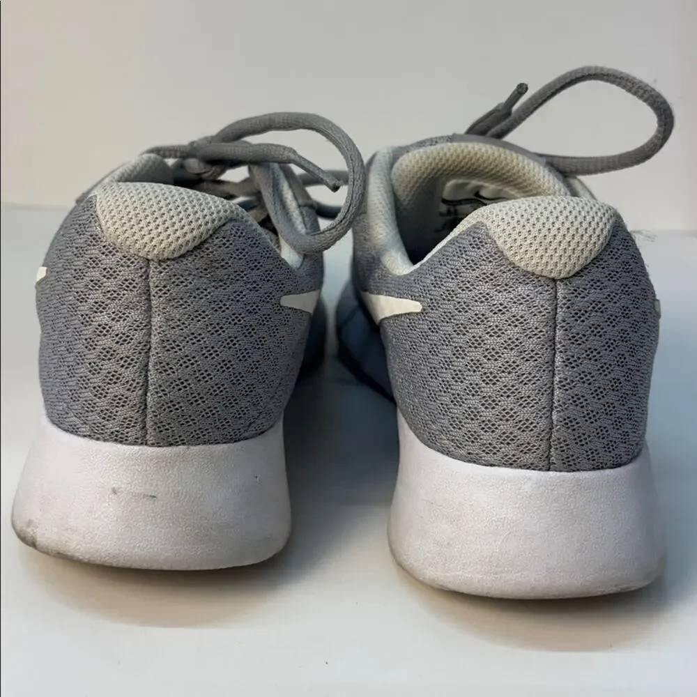 Nike Gray Mesh Running Shoes Sneakers Womens US 6.5 Lightweight Walking Trainer